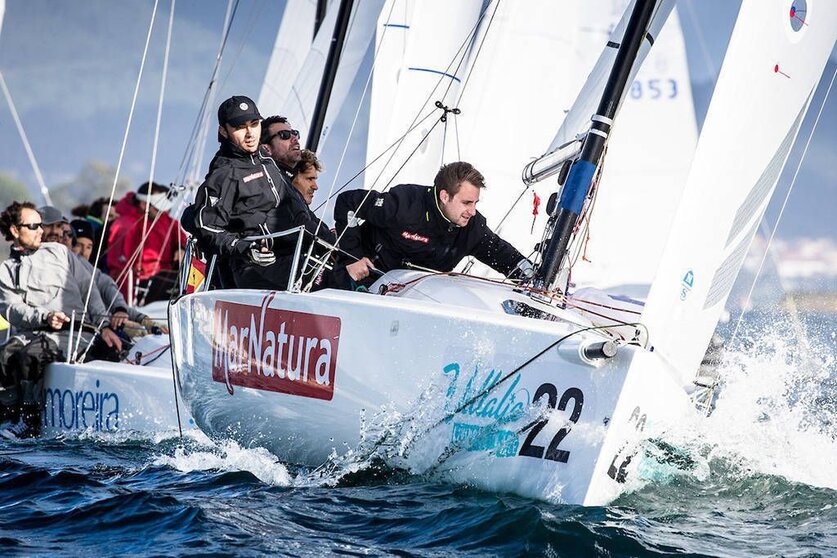 Los primeros puestos se los repartieron el “Marnatura 1” del vigués Luis Bugallo y el barco mallorquín “Patakín” que cuenta como táctico al olímpico portugués de origen mozambiqueño Domingos. ©Sailingshots by María Muiña Photography