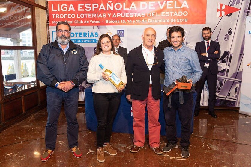 Ricardo Terrades y Fátima Diz recogieron el premio de ganador del RCN Arrecife.
 Villalia Winter Series, RCNV 2019. ©Sailingshots by María Muiña Photography