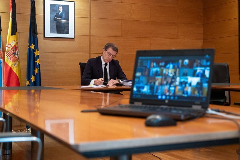 Feijóo durante la coferencia de presidentes autonómicos con el presidente del gobierno central, Pedro Sánchez.