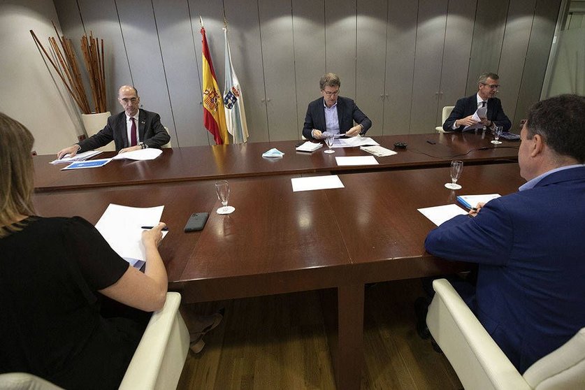 El Gobierno gallego considera preferible esperar a que se pueda evaluar el resultado del levantamiento de otras restricciones, como el libre tránsito entre las cuatro provincias.