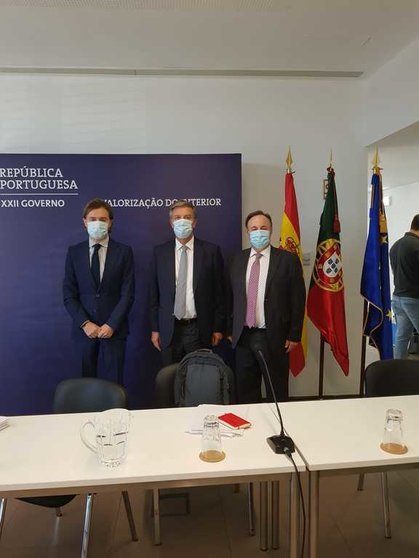 O director xeral de Relacións Exteriores e coa UE, Jesús Gamallo, participou hoxe en Bragança na reunión da Comisión hispano lusa de Cooperación Transfronteiriza para preparar este encontro entre os Gobernos de España e Portugal.