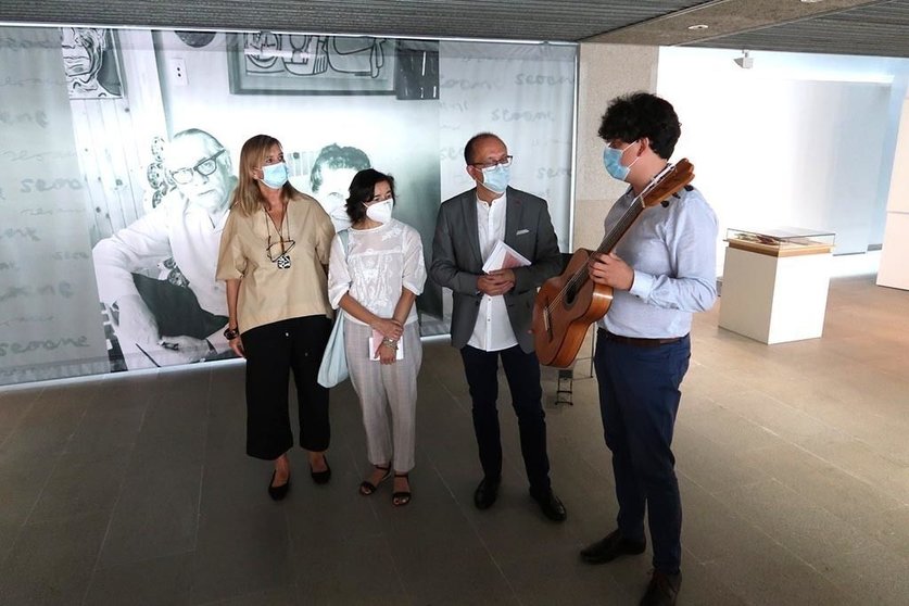 O director xeral de Políticas Culturais, Anxo M. Lorenzo, asistiu a presentación de ‘Memorias da melancolía’ no Museo Belas Artes da Coruña.