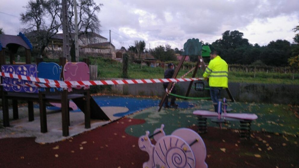 Precintados os parques infantís porriñeses.