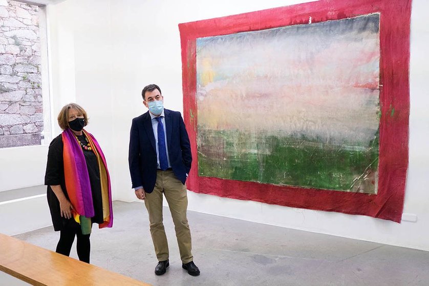 O conselleiro de Cultura, Educación e Universidade, Román Rodríguez, visitou hoxe a Galería Trinta, que vén de incorporar unha das súas obras á nova Colección de Arte CGAC-Xacobeo.