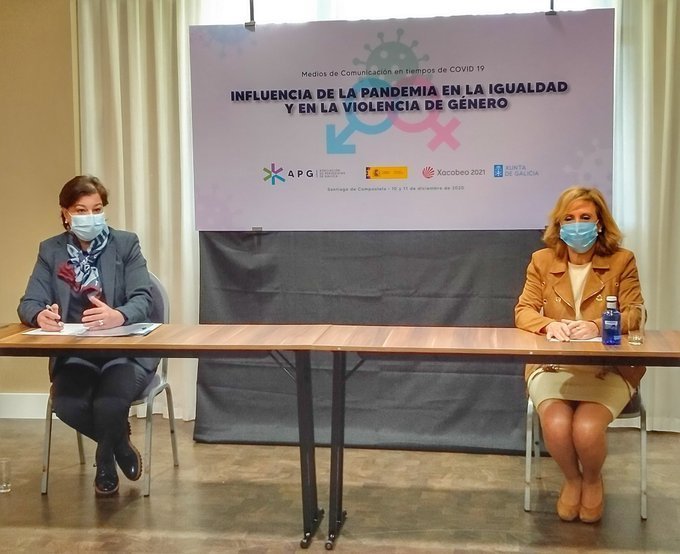 Susana López Abella, Secretaría Xeral da Igualdade (izq.) y María Méndez, presidenta de la Asociación de Periodistas de Galicia (APG). 