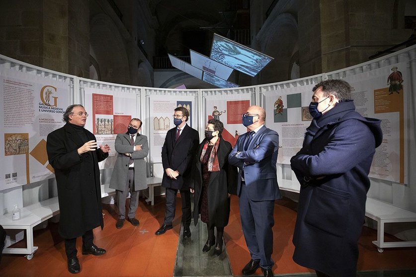 El titular del Gobierno gallego participó, esta tarde en Santiago, en el acto de inauguración de la exposición organizada por el Consello da Cultura Galega.