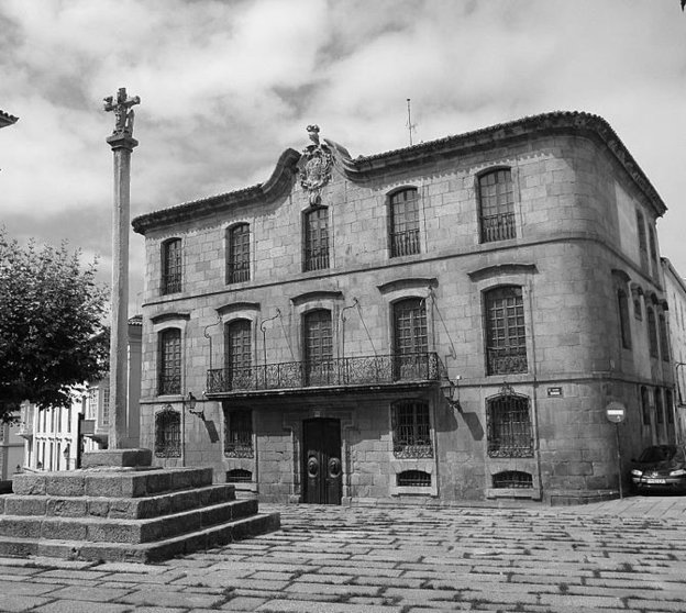 La casa Cornide es un edificio de estilo barroco situado en la Ciudad Vieja de A Coruña.