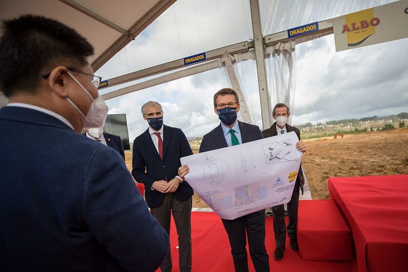 O titular do Goberno galego visitou esta mañá as obras da nova planta de Hijos de Carlos Albo, na Plisan.