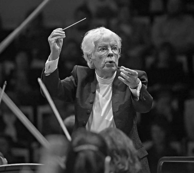 O primeiro director titular da orquestra foi Helmuth Rilling, entre 1996 e 2000.