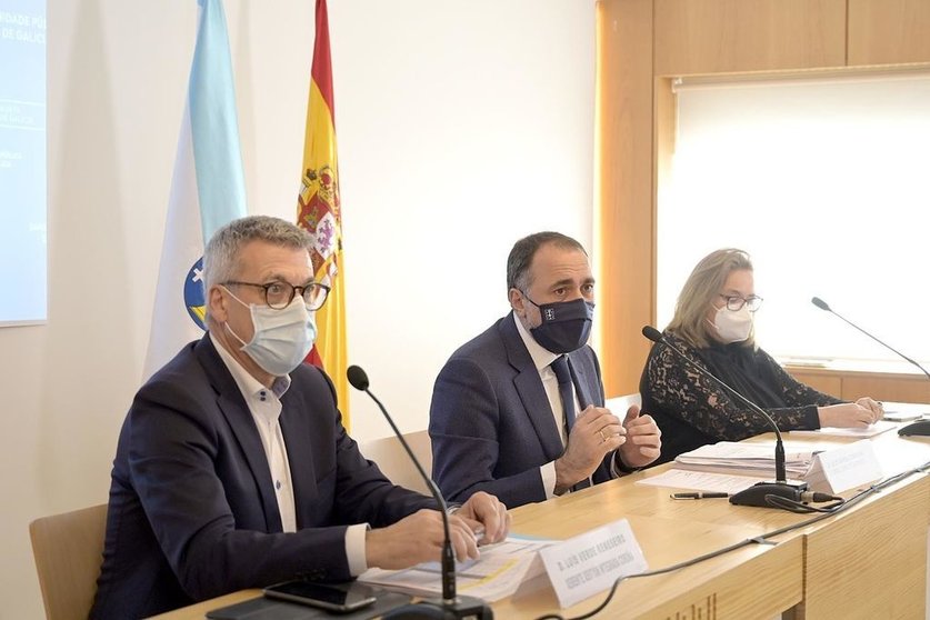 O conselleiro anunciou o comezo de cribado no aeroporto da Coruña, mediante test de antíxenos que se lle realizarán aos viaxeiros que así o desexen.