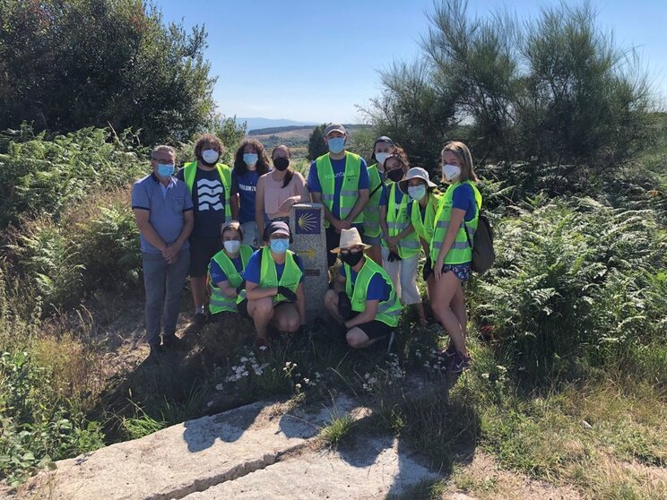 Diez personas están desarrollando actividades de sensibilización y conocimiento del patrimonio ambiental y natural en el Camino de Santiago.