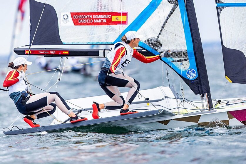 Tamara Echegoyen y Paula Barceló, en Tokio 2020.
© SAILING ENERGY/ WORLD SAILING.