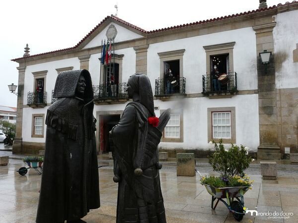 Plaza donde se encuentra la casa consitorial de Miranda do Douro. 