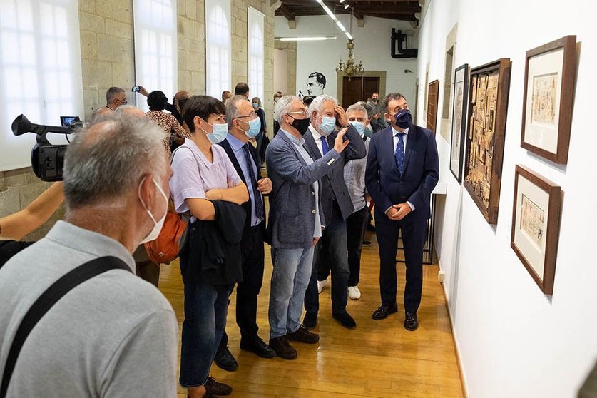 El conselleiro de Cultura, Educación y Universidad participó hoy en la inauguración de Seica en la que se hace un recorrido por los primeros años de trabajo del artista.