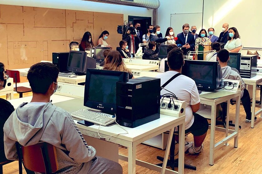 El ministro de Educación, Tiago Brandão Rodrigues, visita la Escola Secundária do Cerco en la inauguración del año escolar, Oporto.