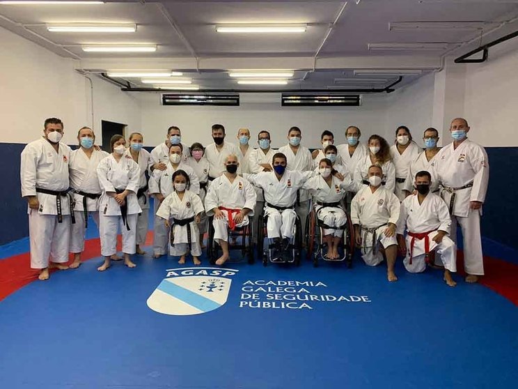 A selección galega de para-karate conta neste intre con tres deportistas: Iván Pazos (discapacidade intelectual), Marcos Movilla (discapacidade física) e Cristy Tojo (discapacidade visual) que ademais é deportista galega de alto nivel.