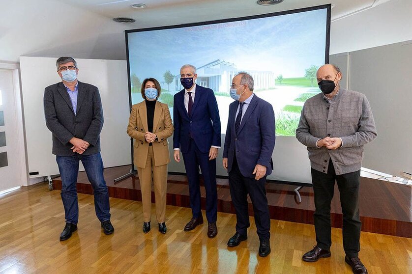 El vicepresidente económico y conselleiro de Economía, Empresa e Innovación, Francisco Conde, y la conselleira de Medio Ambiente, Territorio y Vivienda, Ángeles Vázquez, participaron hoy en la mesa del Acuerdo de A Sionlla.