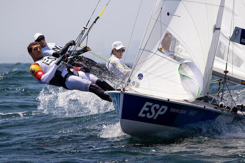 La tripulación de Jordi Xamar y Nicolás Rodríguez se alzó con la medalla de bronce en los JJOO de Tokio 2020 en 470 masculino. Para Paris 2024, ambos continuarán en la clase formando tripulaciones mixtas. MARÍA MUIÑA/RFEV.