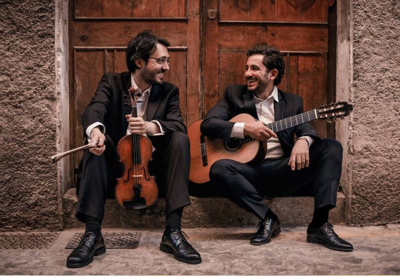 Dúo Losada & Mateo, formado polo violinista ourensán José Manuel Álvarez Losada e o guitarrista abulense Pedro Mateo González.