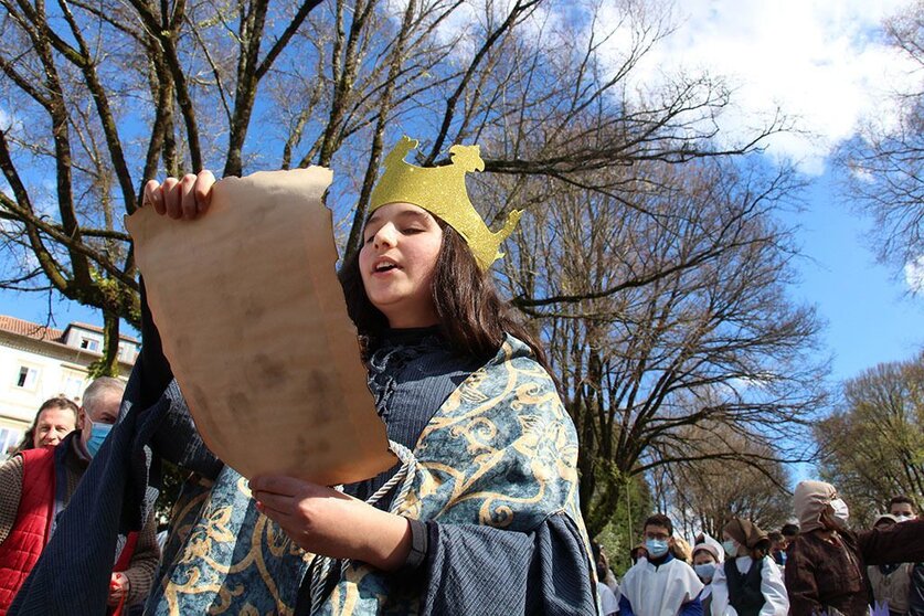 Una alumna emuló a la Raínha D. Teresa. 