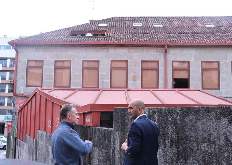 Centro Cultural e o alcalde, Alejandro Lorenzo.