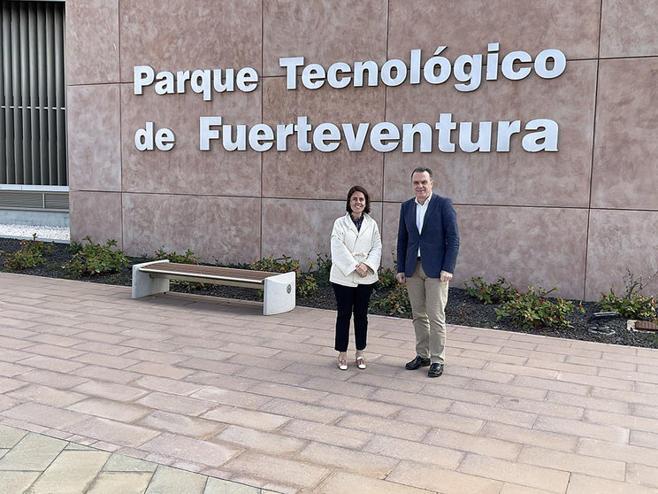 La directora de la Axencia Galega de Innovación, Patricia Argerey, se reunió con el gerente del Parque Tecnológico de Fuerteventura, Eduardo Pereira, para sentar las bases del proyecto y afianzar los detalles de la colaboración entre las administraciones.