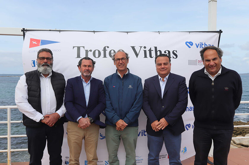 Manuel Villaverde (presidente Federación), Francisco Meijide y Mauro Olmedo (Marítimo), Ciro Cabezas (Vithas) y el director de Regata Emilio Méndez. PEDRO SEOANE.