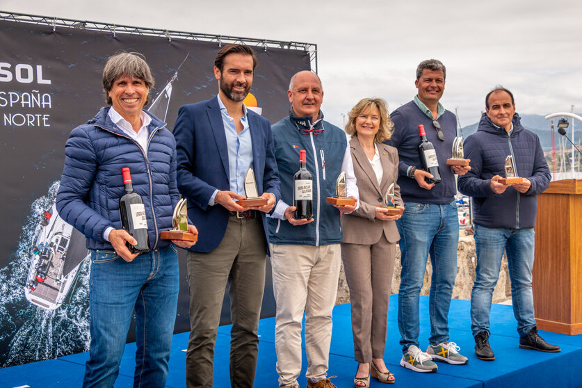 Presentación oficial del Trofeo Repsol hoy en Baiona. © CLARA GIRALDO.