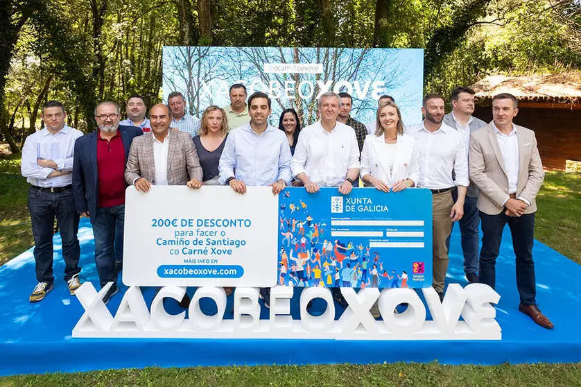 El presidente de la Xunta participó en la presentación de esta iniciativa en Sigüeiro (Oroso), acompañado de la conselleira de Política Social e Xuventude.