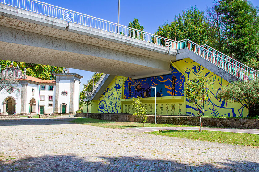 Localiza-se na Ponte de Nossa Senhora da Guia junto à Capela, na envolvência do Caminho Português de Santiago.