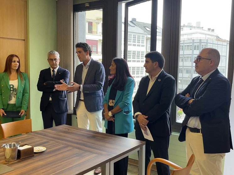 La nueva oficina fue inaugurada esta mañana por el delegado del Gobierno, el delegado Territorial de la Xunta, la subdelegada del Gobierno en Lugo y el presidente de la AIIG.