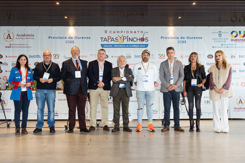 Rosendo Fernández, diputado Provincial de Turismo Ourense, ha entregado el trofeo, Mikel Martínez, presidente de la Academia, el diploma, Rodrigo Domínguez, representante de Equip’Hotel, un vale de productos para la hostelería valorado en 1.500€. Mientras que José Luis Rodríguez, representante de Estrella Galicia, ha obsequiado a Sheila con una invitación para visitar el museo Mega.