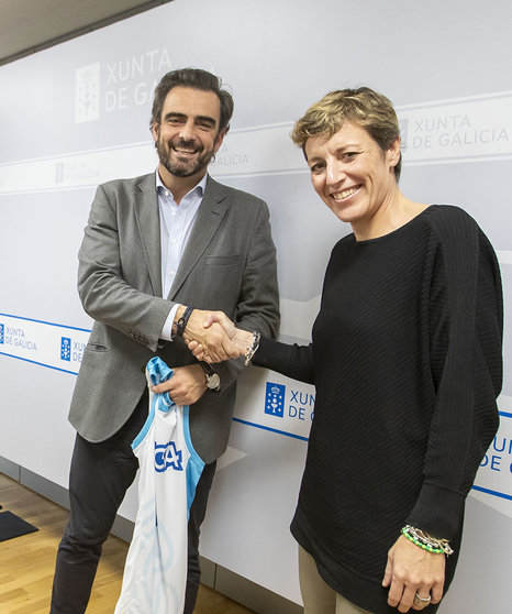 El vicepresidente primero de la Xunta recibe a la nueva presidenta de la Federación española de baloncesto.
