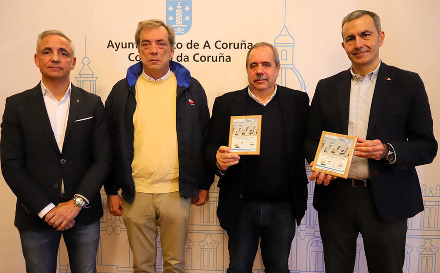 Roberto García (Xunta); Jorge Etcheverría (Náutico); Manuel Vázquez (Ayuntamiento) y José Ulfe (Abanca). PEDRO SEOANE.