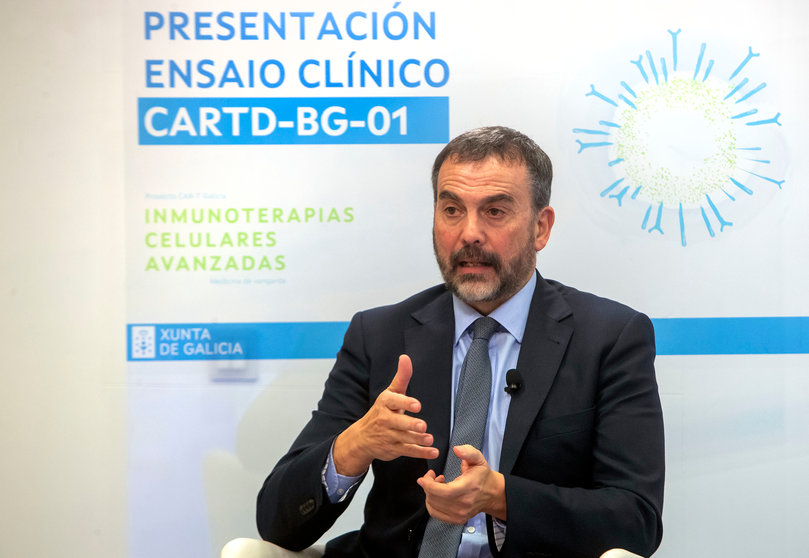 O director xeral de Asistencia Sanitaria do Sergas, Jorge Aboal Viñas, interviene en el acto de presentación del ensayo clínico CARTD-BG-01.