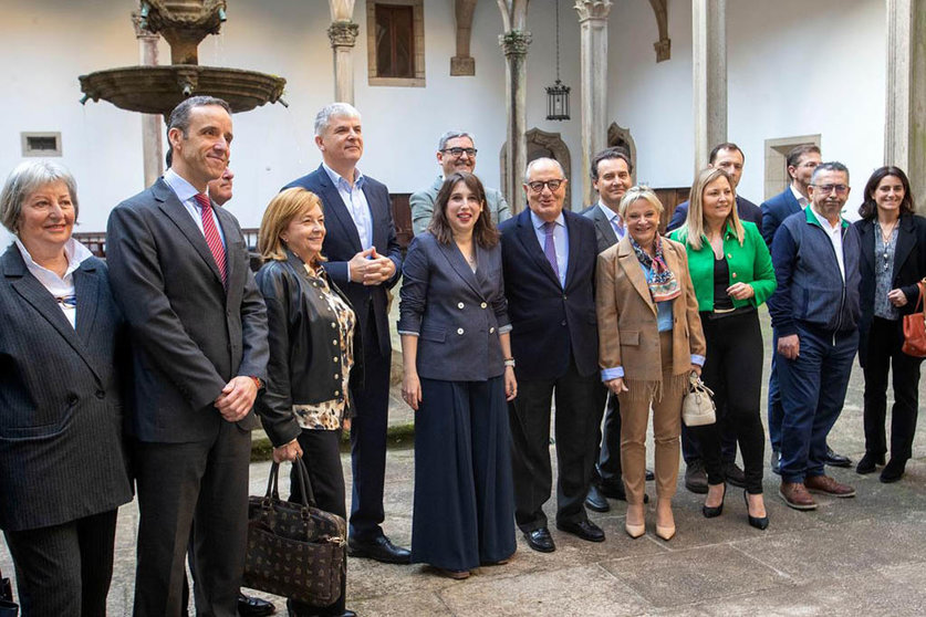 Lorenzana en un encuentro con miembros del Foro Económico de Galicia.