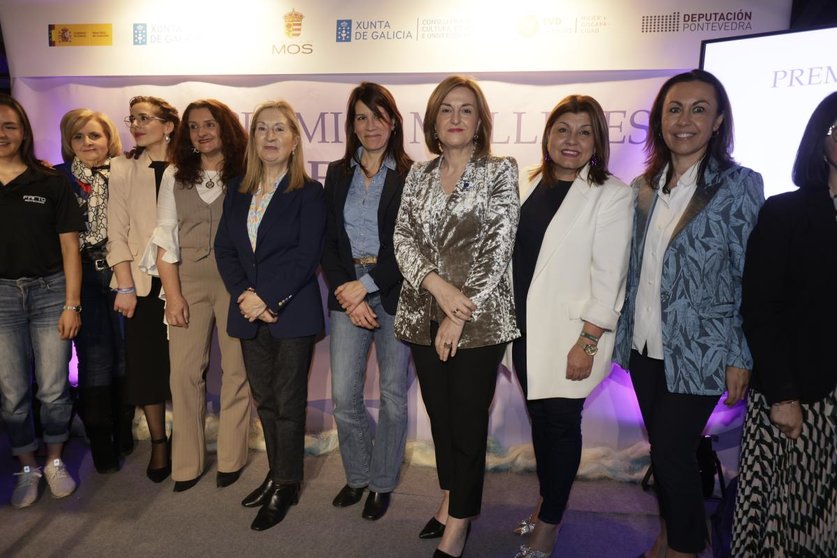 La conselleira de Promoción do Emprego e Igualdade en funciones, Elena Rivo, participó en el acto de entrega de los cuatro galardones.