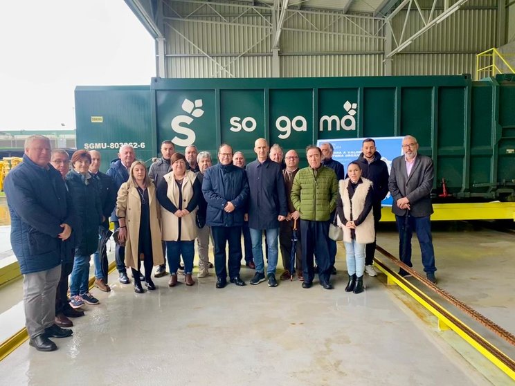 El presidente de Sogama visitó la planta de transferencia de residuos de Curtis. ARCHIVO. DL-G.