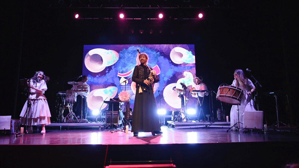 Las voces, percusión, guitarra, electrónica y acordeón de Tania Caamaño, Inés Salvado (De Vacas), Andrés Boutureira y Fran Barcia, se sumarán al gaitero en el escenario de la Plaza central del Gaiás.