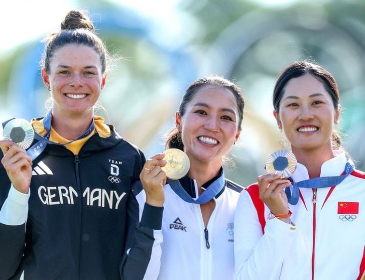 La alemana Esther Henseleit y la china Xiyu Lin, segunda y tercera clasificada, completaron el podio olímpico en el Golf National.