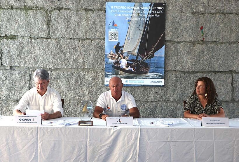 Los presentadores del evento, de izquierda a derecha,  alcalde de O Grove, José Antonio Cacabelos Rico;  presidente del club organizador, Javier Domínguez Rama y  por la familia Montenegro, Marian López.