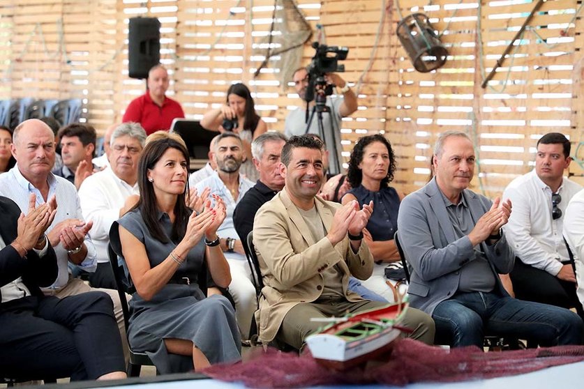 La Festa do Mar de Combarro es una experiencia única que combina tradición, gastronomía, cultura y diversión.