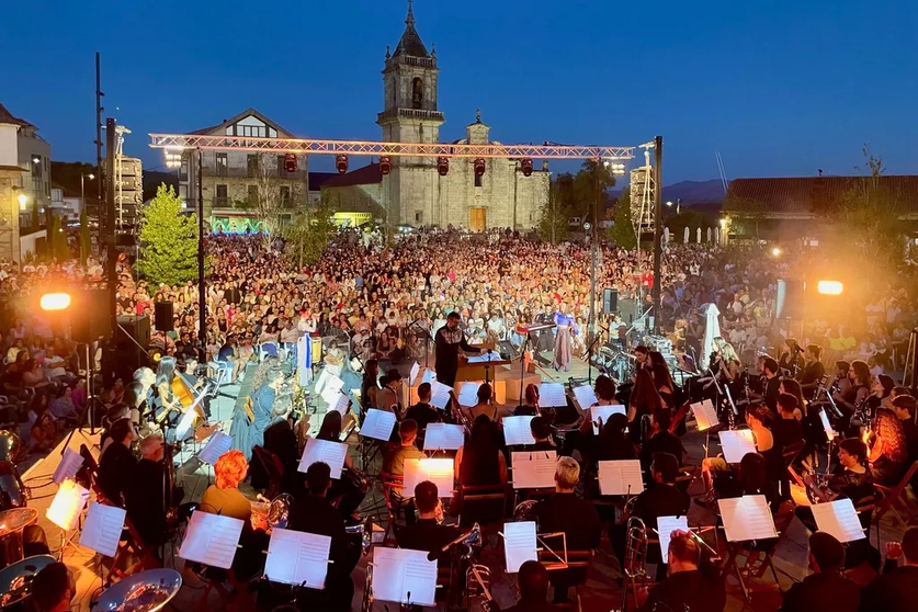 Banda de O Rosal e Fillas de Casandra.