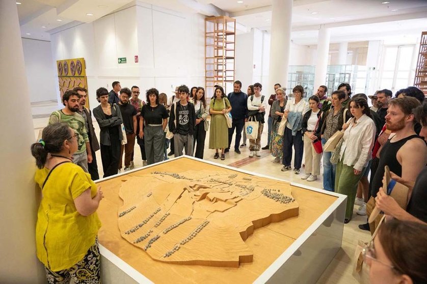 Encontro de Artistas Novos, ofrece a jóvenes creadores la oportunidad de mostrar su trabajo y aprender de artistas de renombre.