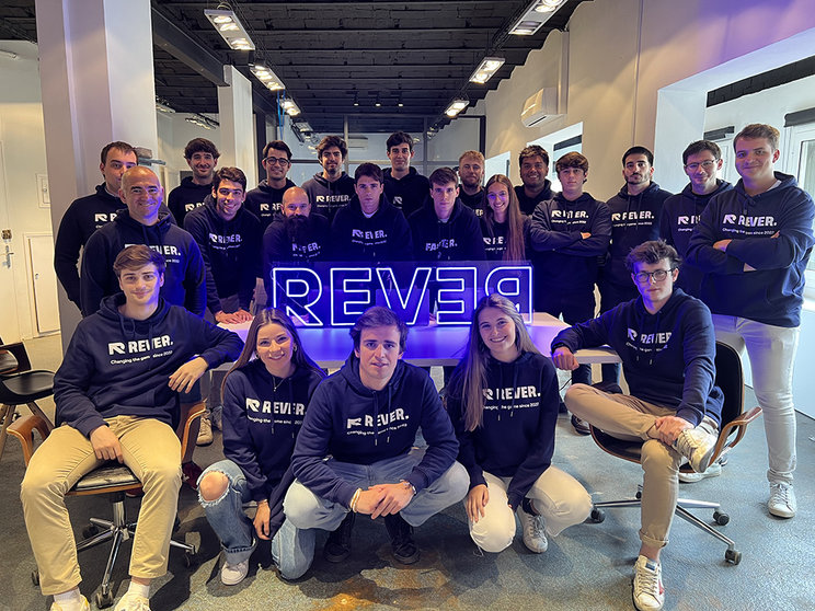 REVER es una startup nacida para revolucionar el e-commerce.