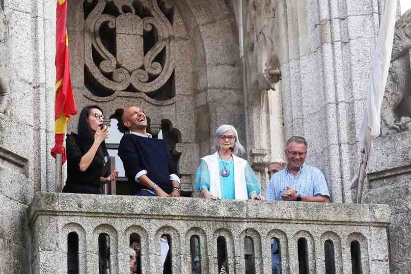 La centenaria Juana da Cruz compartió con los vecinos su pasión por la costura y su profundo cariño por el pueblo.