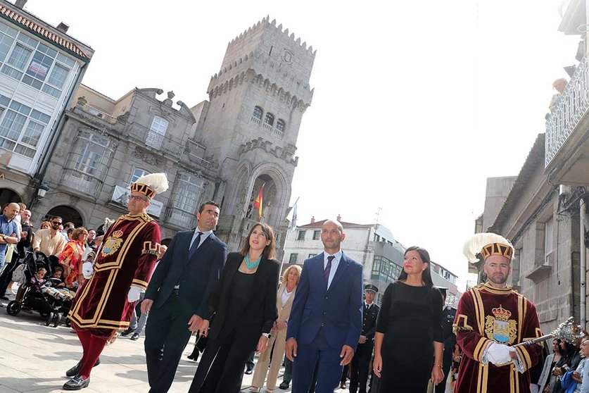 Luis López, presidente de la Diputación, participó en la solemne misa y procesión de las Festas do Cristo da Agonía en O Porriño-