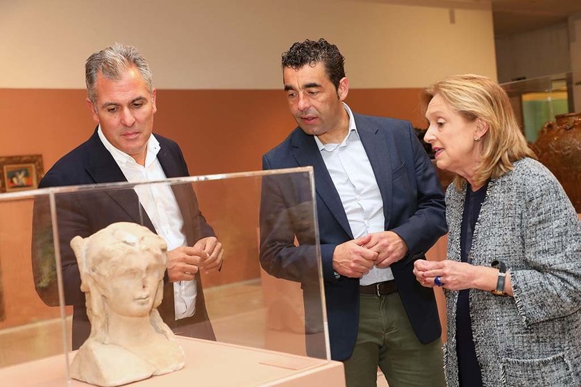 El presidente de la Diputación, Luís López, con el vicepresidente, Rafa Dominguez, encargado de los asuntos relativo al museo.