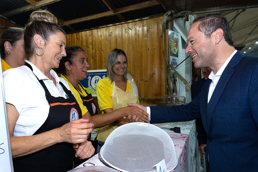 A Festa do Pão em Esposende é uma viagem no tempo que celebra o ciclo do pão e as tradições rurais.