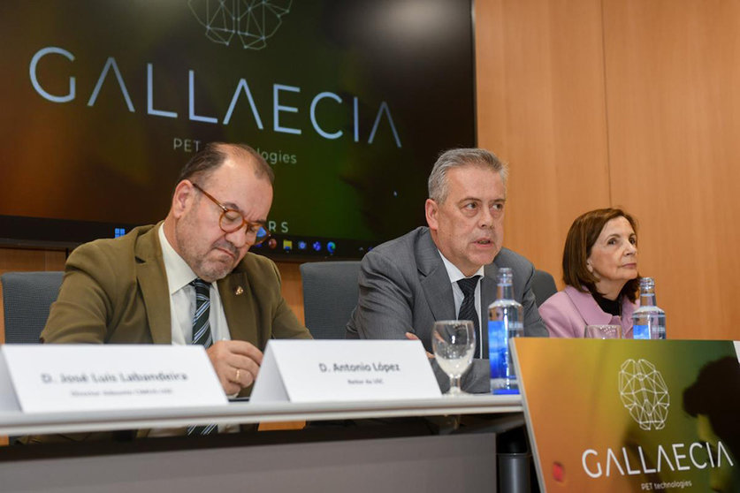 El conselleiro de Sanidad, acompañado del rector de la USC, de la directora del CIMUS, y de la directora del IDIS, intervino en el segundo Workshop de la Red de colaboración Gallaecia PET.